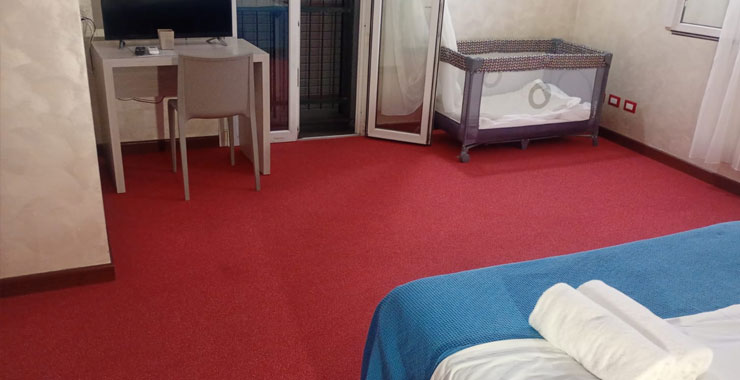 Pulizia e smacchiatura moquette di un albergo