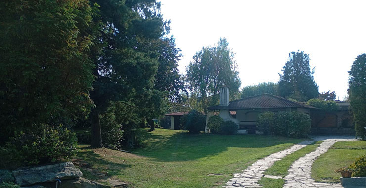 Gestione periodica del prato verde a Gallarate